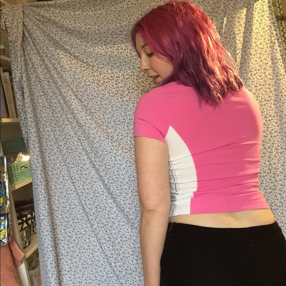 **SOLD** Hot Pink Fila Shirt - Picture 4 of 4